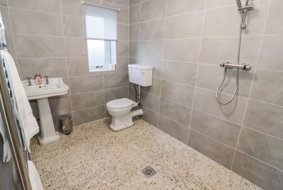 Wet room at Lea Farm House