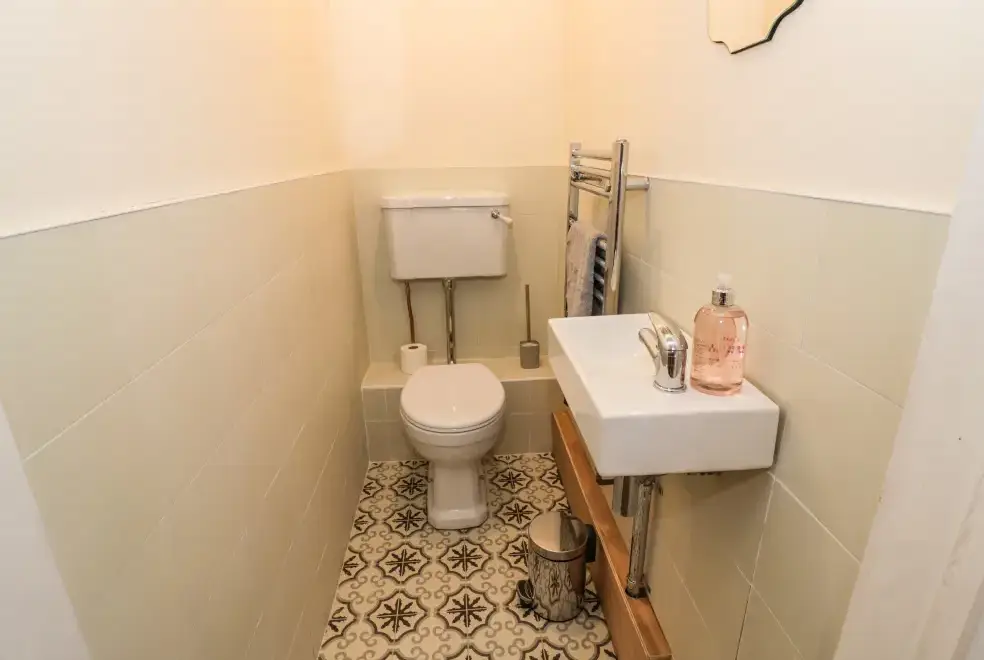 Loo at Lea Farm House