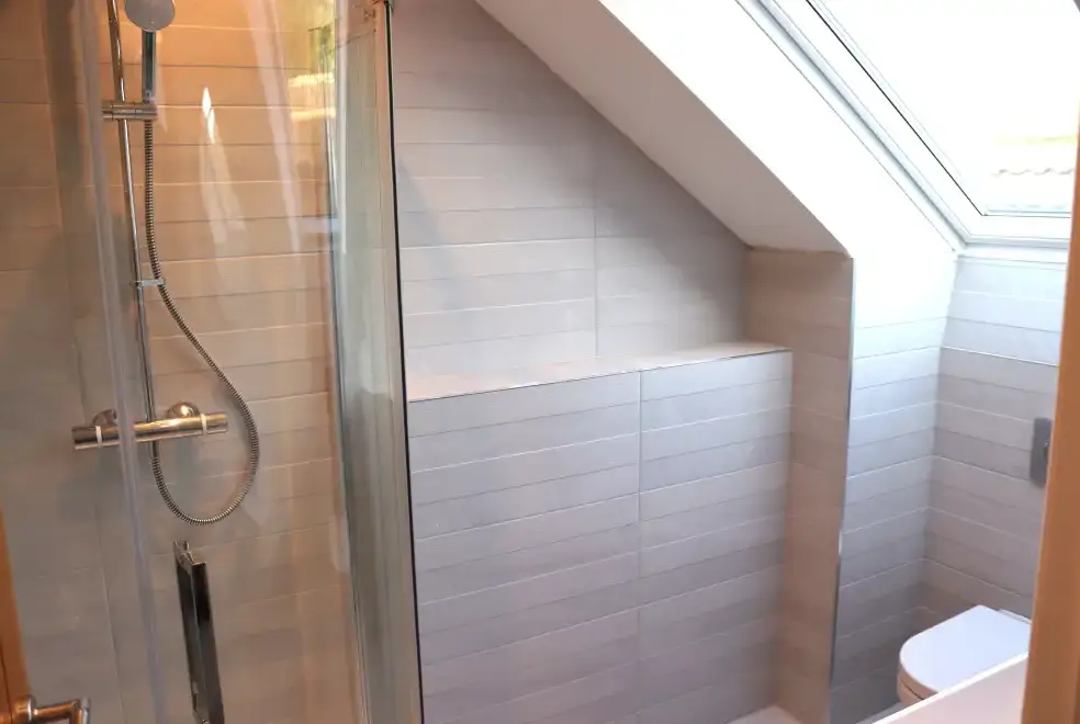 Shower room at Leafield House @ Nables Farm
