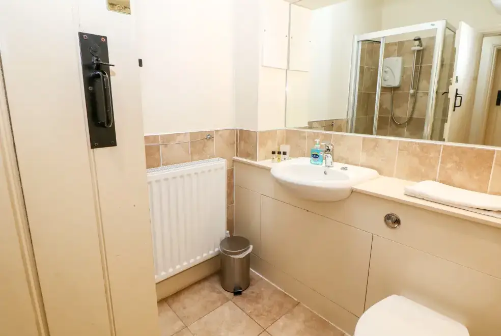 Ensuite bathroom at Lees Farm