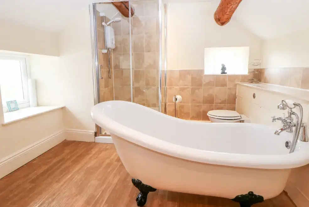 Ensuite bathroom at Lees Farm