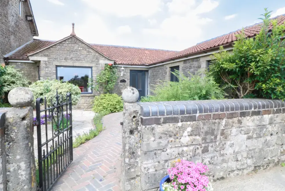 Leigh Holt, from the outside