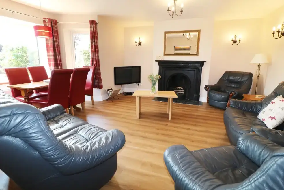 Lounge at Leigh Holt