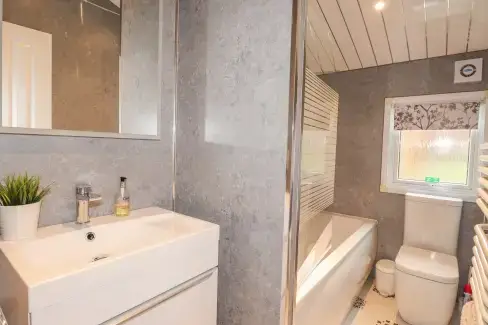 Family bathroom at Limefitt Lodge, Cumbria