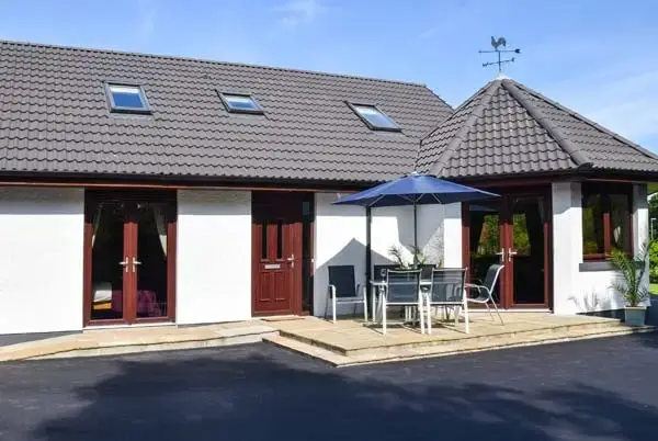 Little Chestnut, from the outside