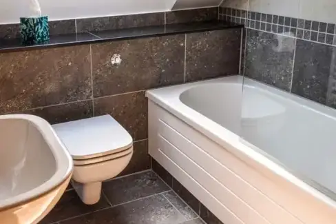 Family bathroom at Little Chestnut, Highland