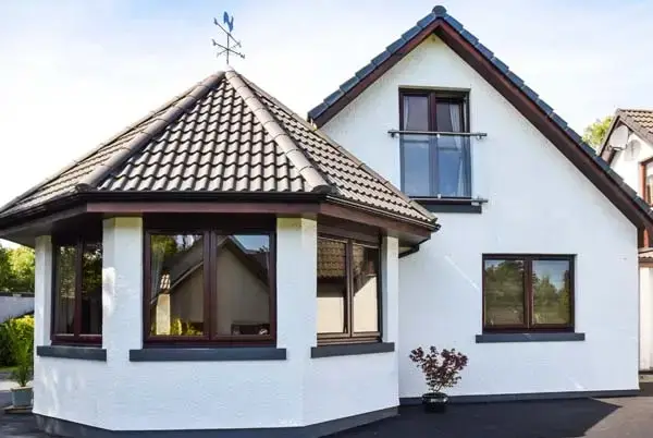 Little Chestnut, from the outside