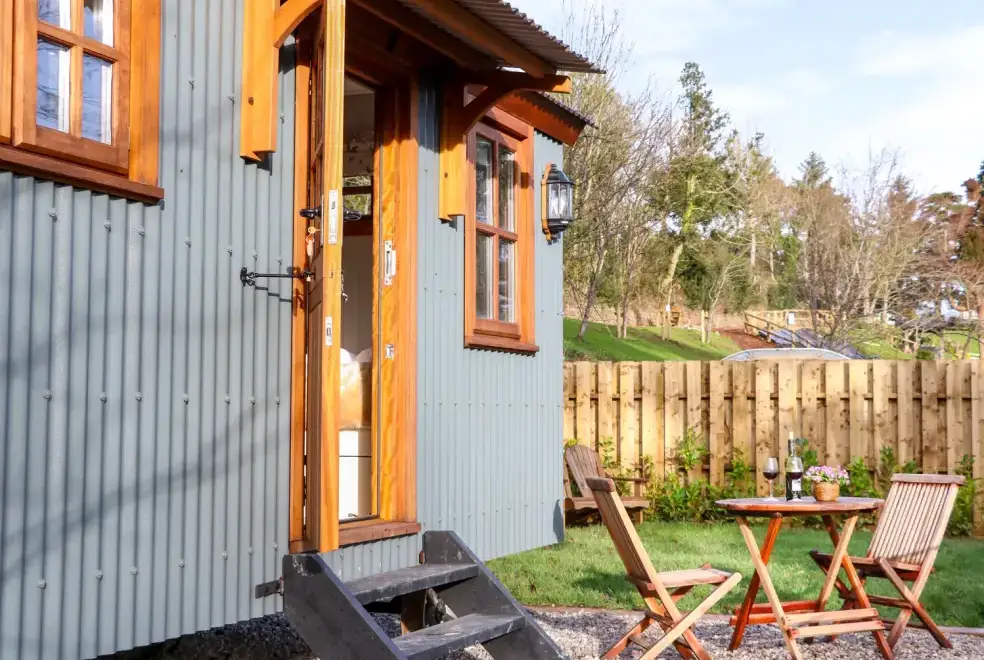 Garden at Little Silver Fox Shepherds Hut
