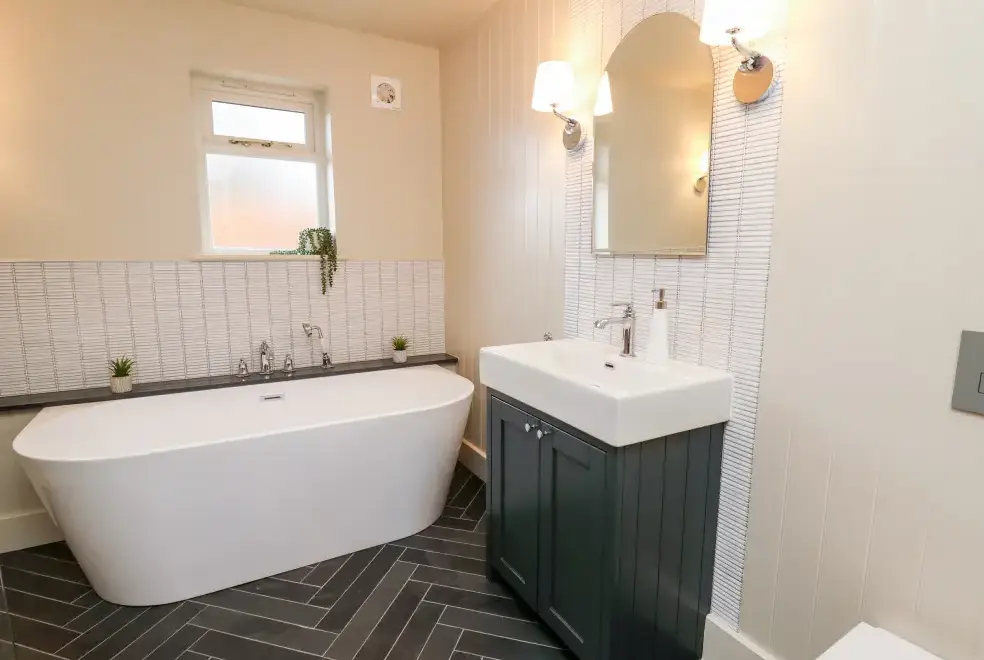 Family bathroom at Llygad Y Dydd