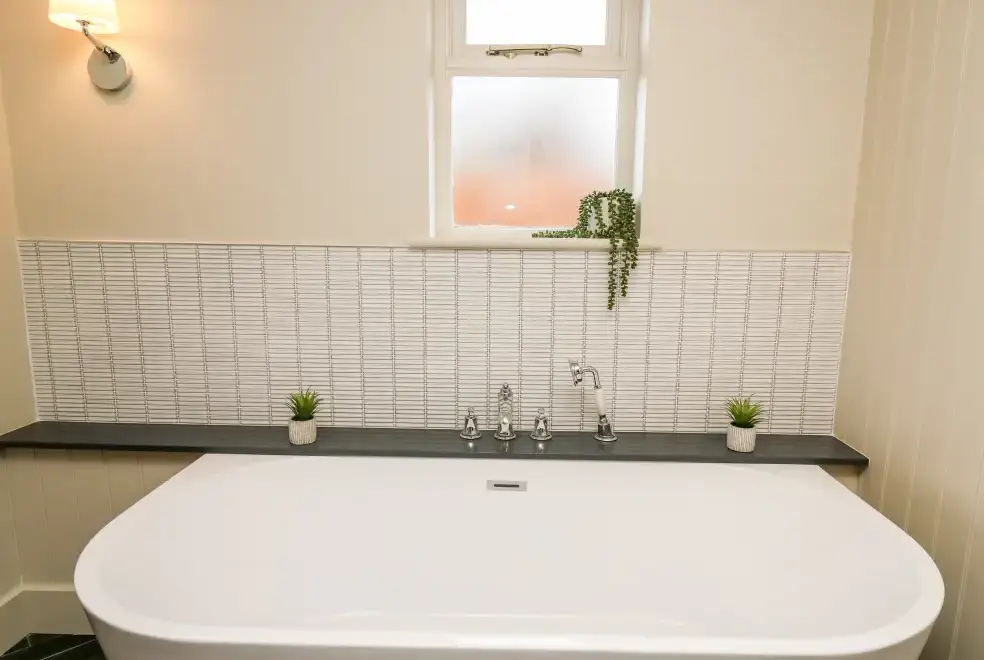 Ensuite bathroom at Llygad Y Dydd