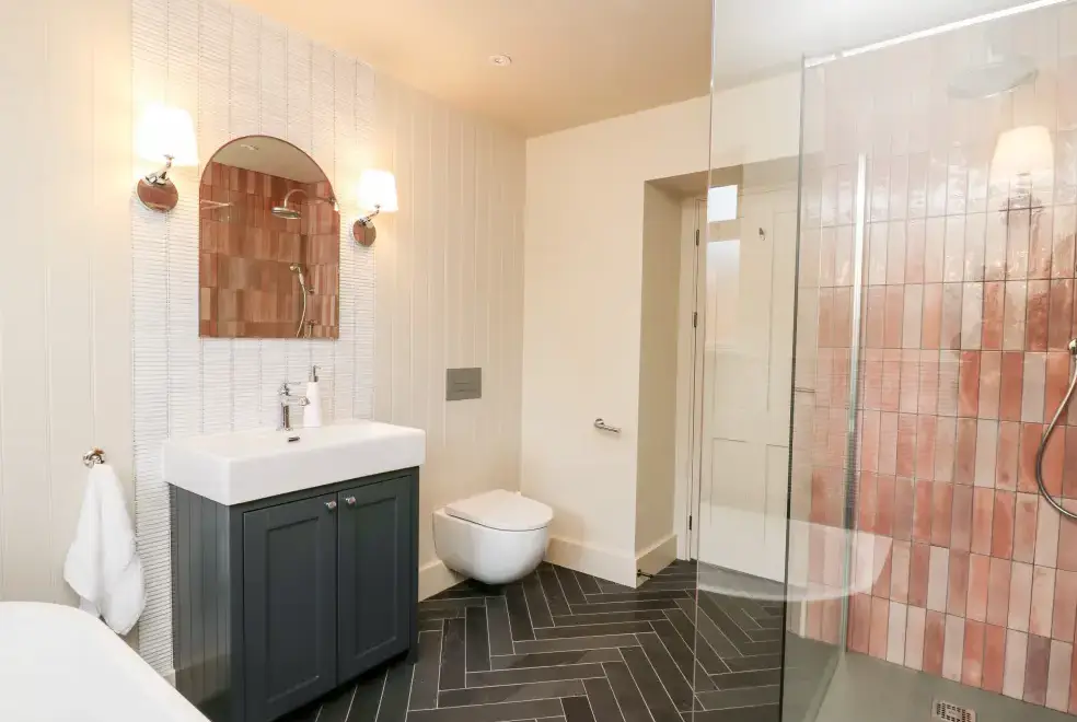 Ensuite bathroom at Llygad Y Dydd