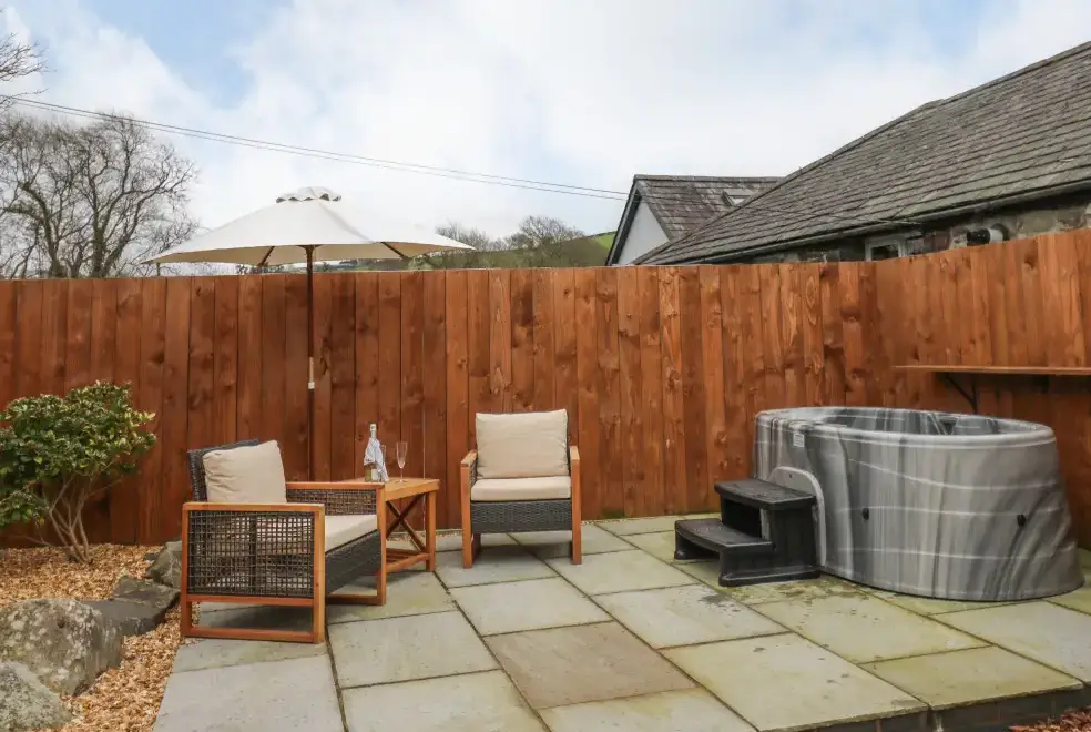 Private Hot Tub at Llygad Y Dydd