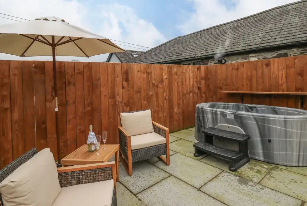 Private Hot Tub at Llygad Y Dydd