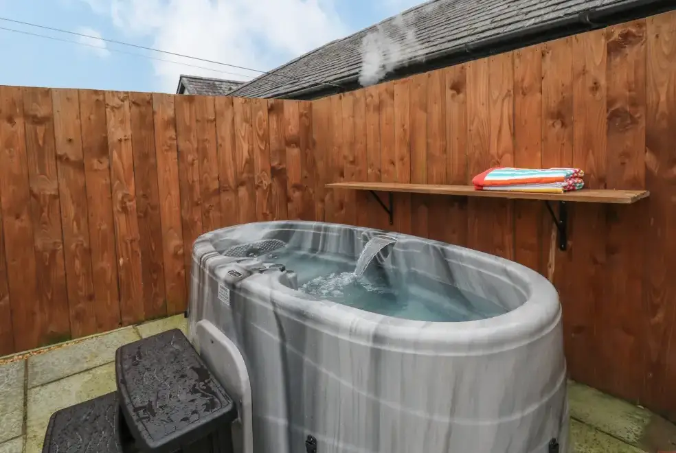 Private Hot Tub at Llygad Y Dydd
