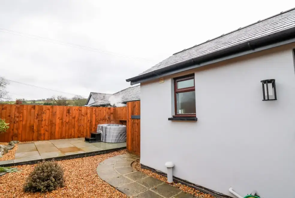 Private Hot Tub at Llygad Y Dydd