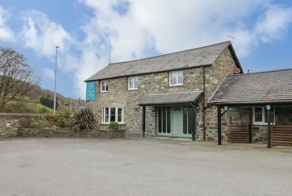 Llygad Y Dydd, from the outside