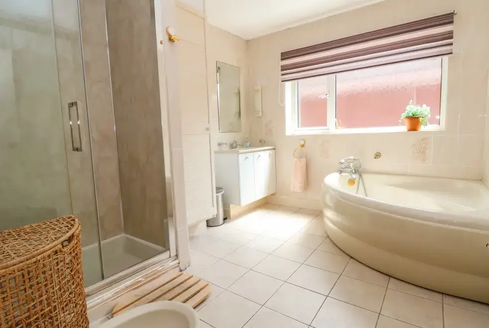 Family bathroom at Llys Offa