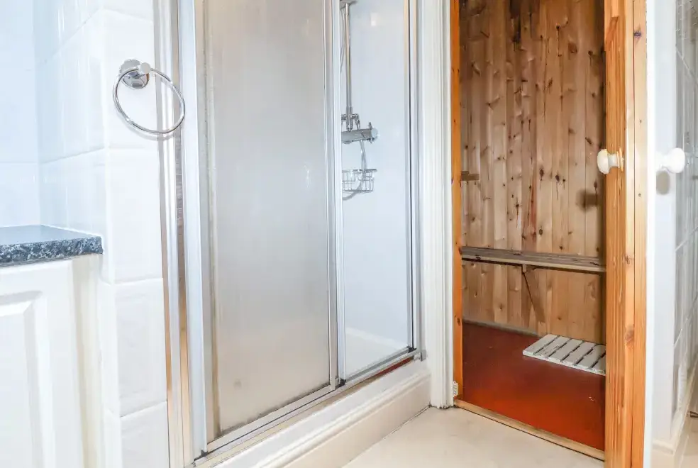 Shower room at Llys Offa