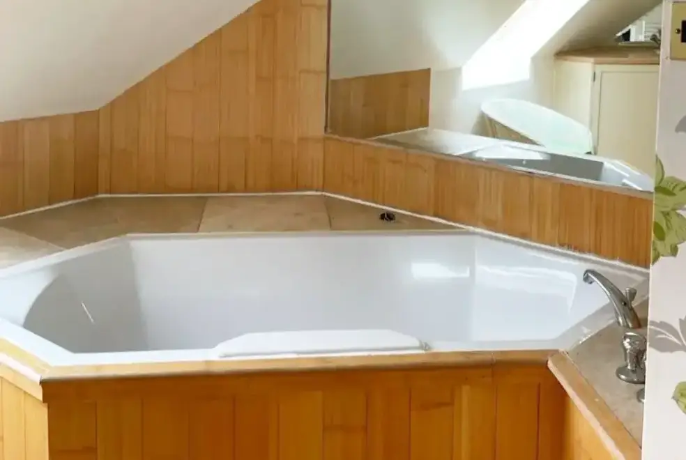 Ensuite bathroom at Lochside Couple's Retreat