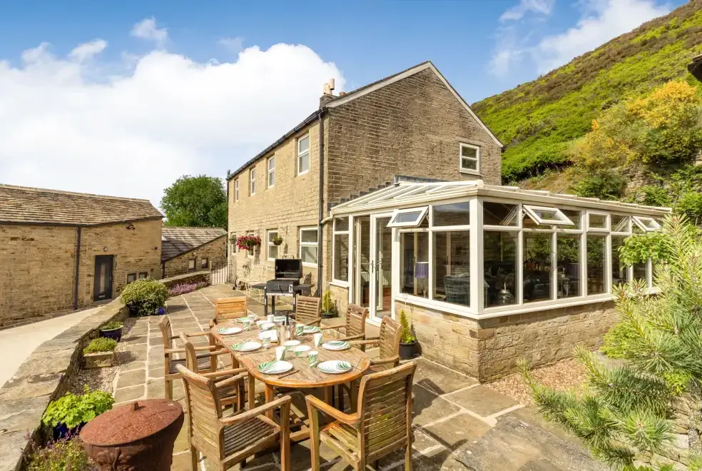 Long Ing Farm, from the outside