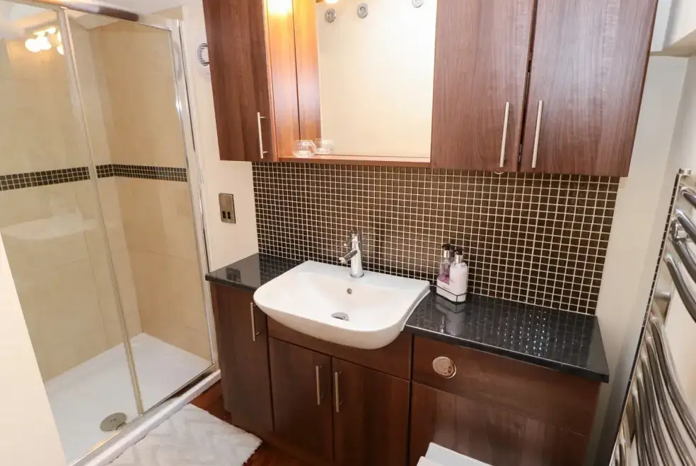 Shower room at Long Ing Farm