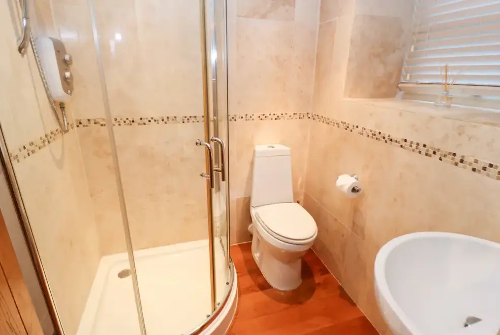 Shower room at Long Ing Farm