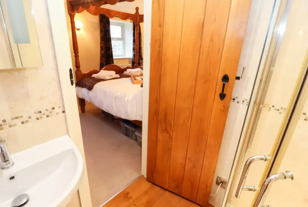 Ensuite bathroom at Long Ing Farm