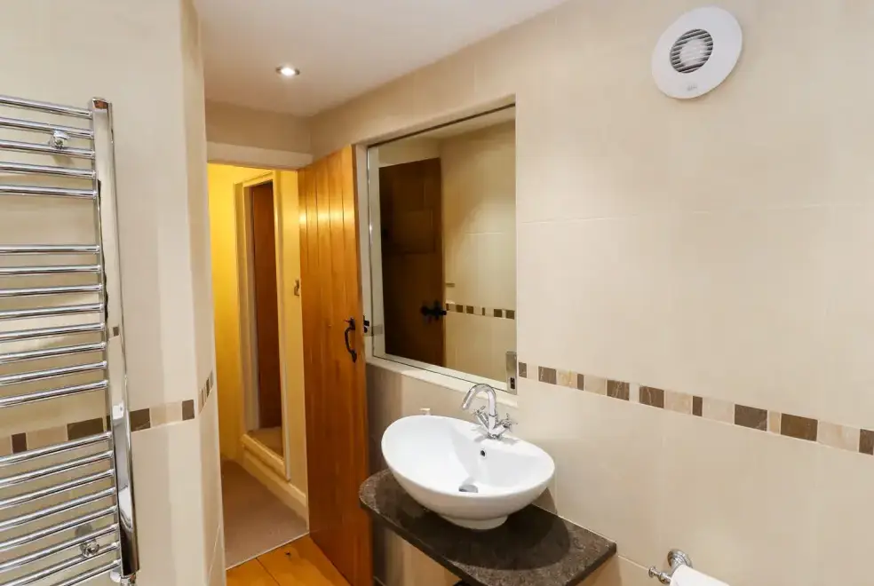 Shower room at Long Ing Farm