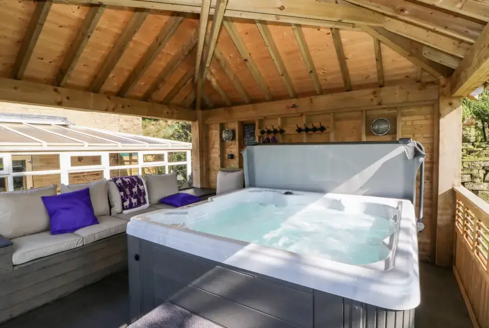 Private Hot Tub at Long Ing Farm