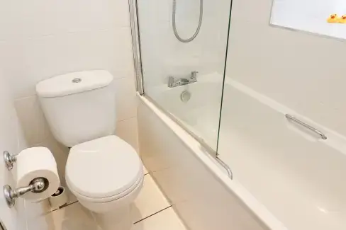 Family bathroom at Lottie's Loft, North Yorkshire