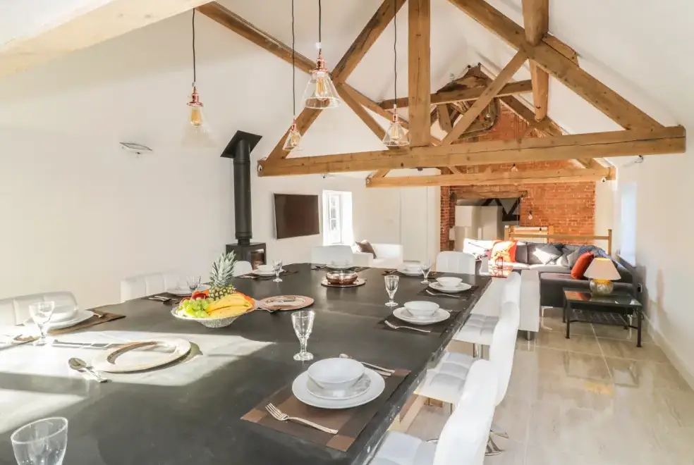 Kitchen/diner at Lower Tundridge Cottage