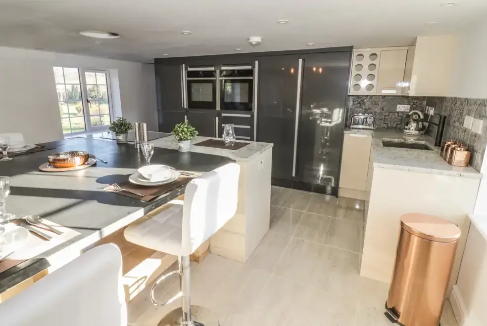 Kitchen/diner at Lower Tundridge Cottage