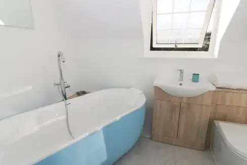 Family bathroom at Lower Tundridge Cottage, Worcestershire