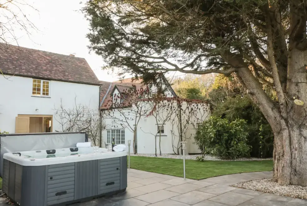 Private Hot Tub at Lower Tundridge Cottage