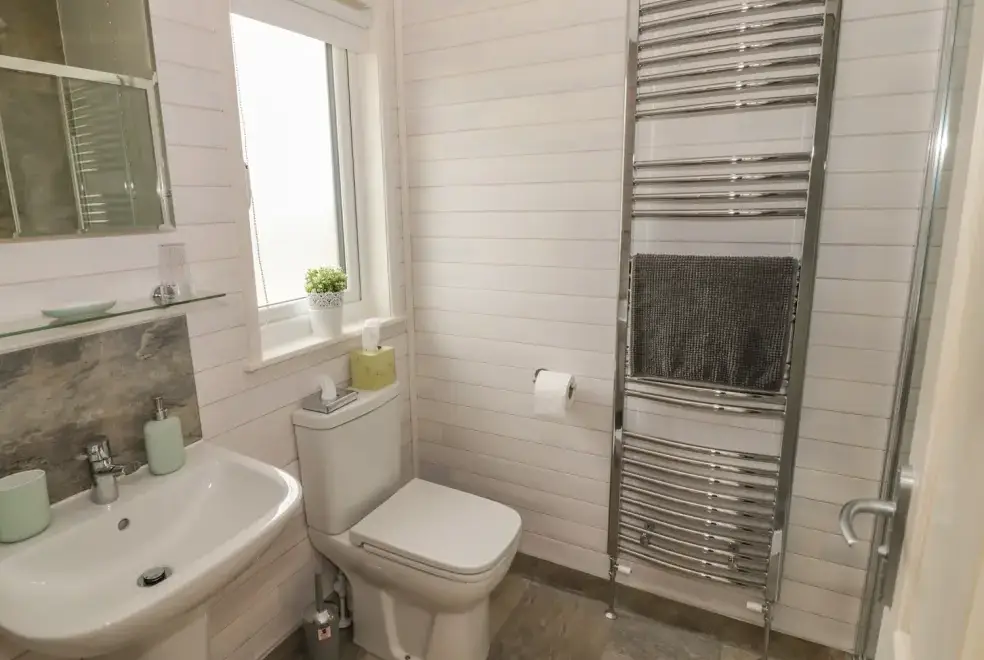 Shower room at Mallard