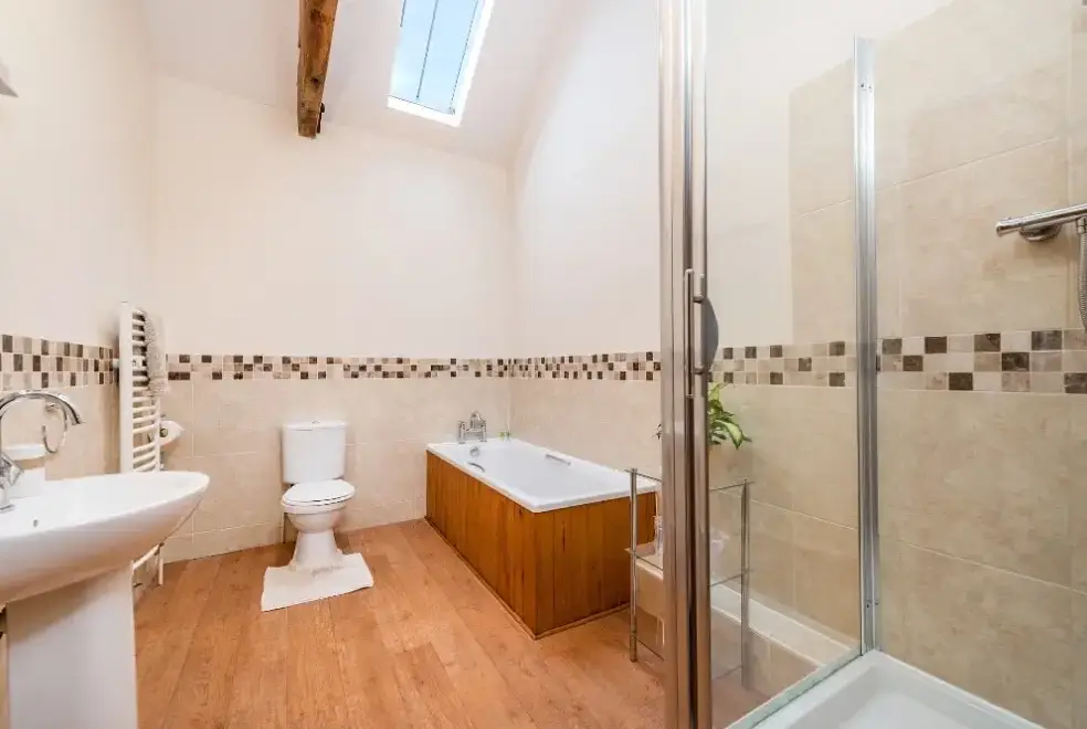 Family bathroom at Mallard