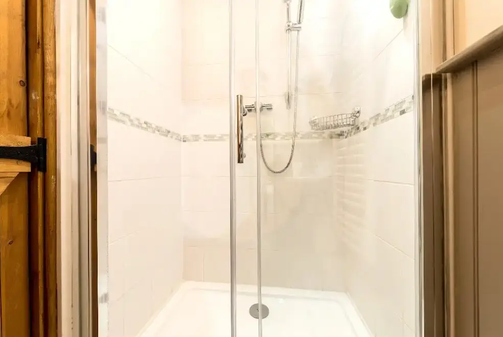 Shower room at Mallard