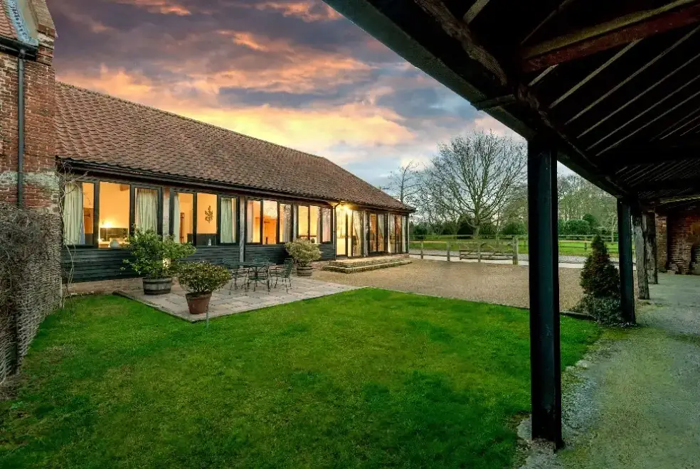 Enclosed garden at Mallard