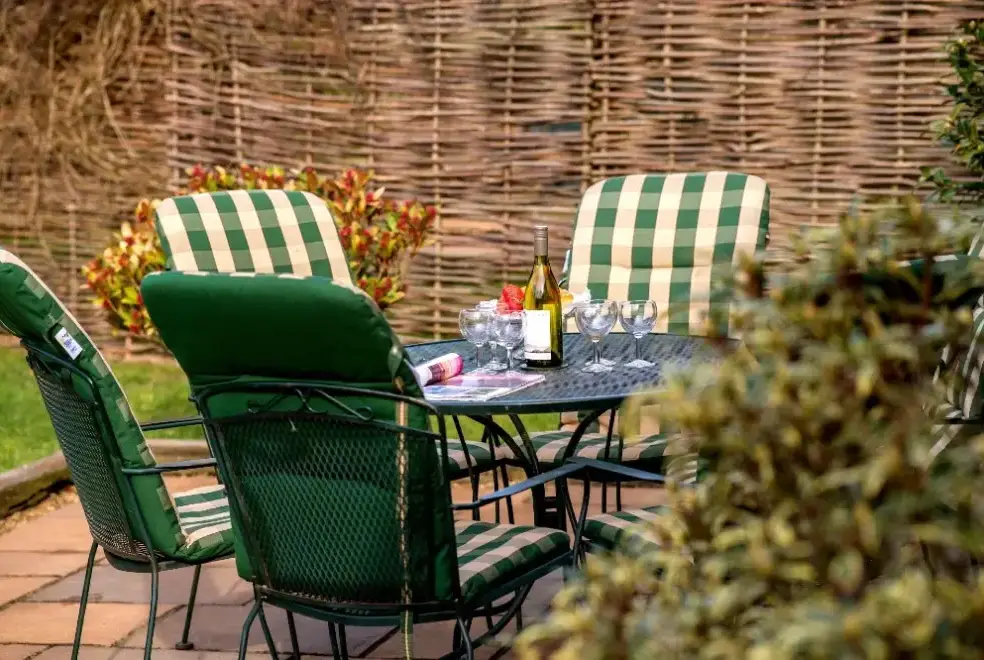 Patio area at Mallard