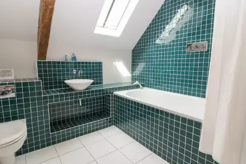 Family bathroom at Malt Barn, Oxfordshire