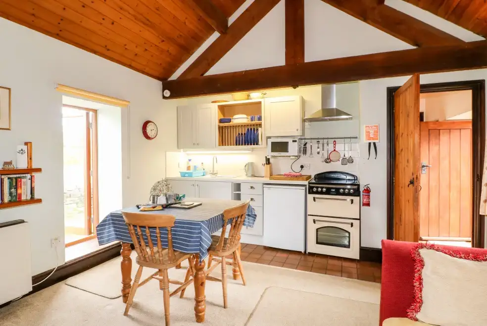 Kitchen/diner at Manifold Cottage
