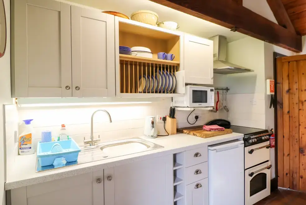 Well equipped kitchen at Manifold Cottage