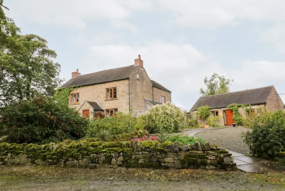 Manifold Cottage, from the outside
