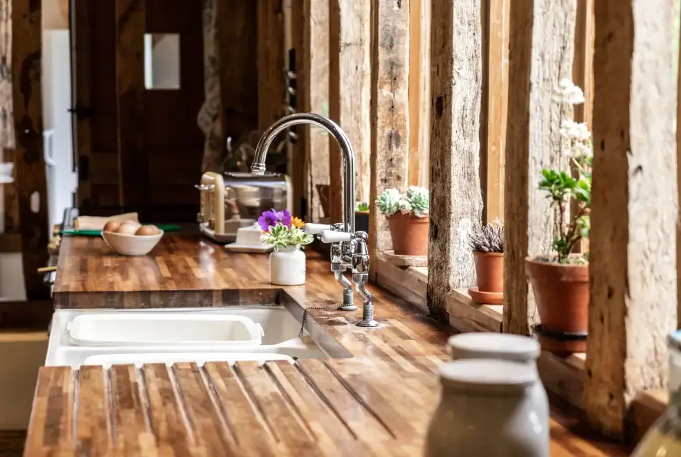 Farmhouse style kitchen at Manor Farm Barn