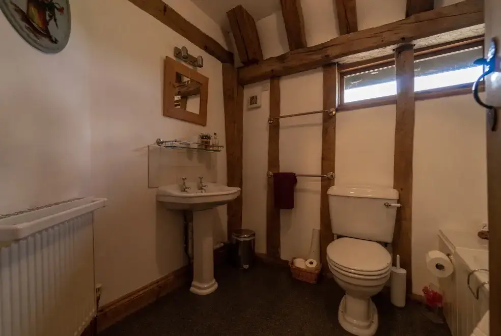 Loo at Manor Farm Barn