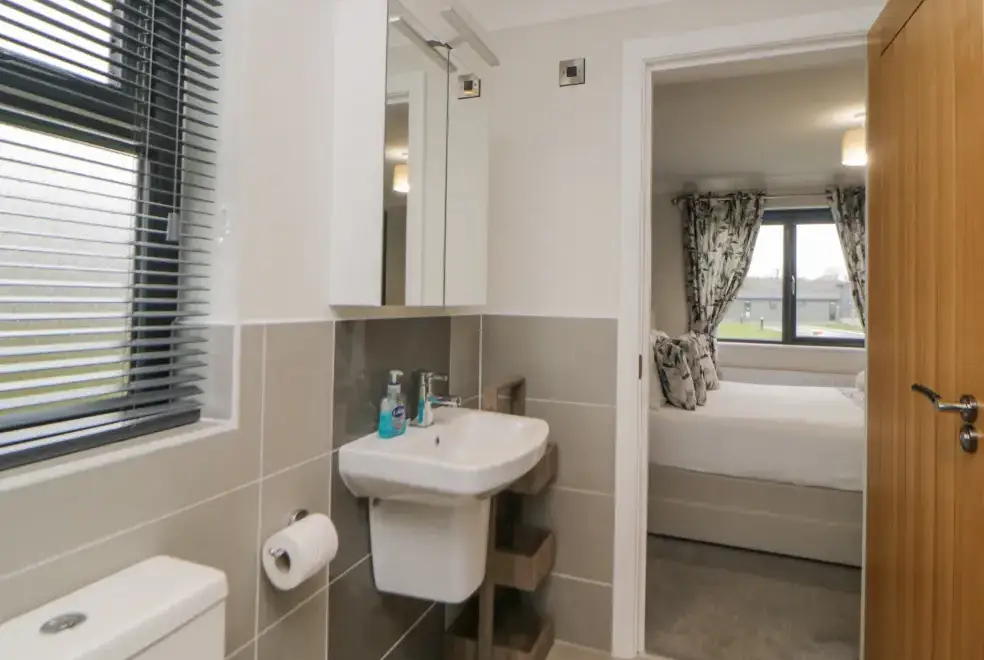 Ensuite bathroom at Meadow Lodge