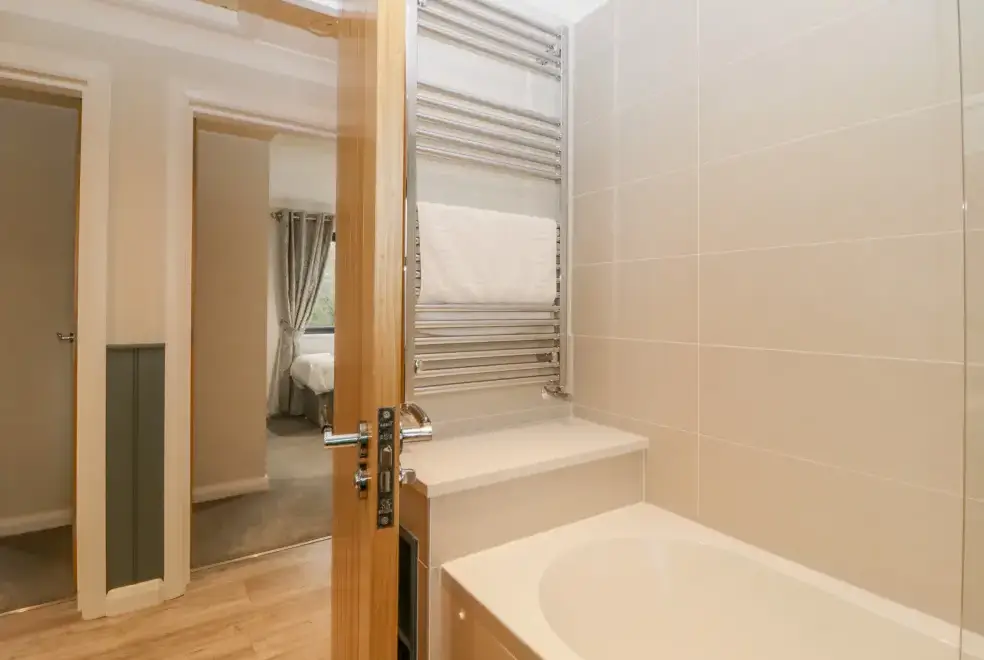 Ensuite bathroom at Meadow Lodge
