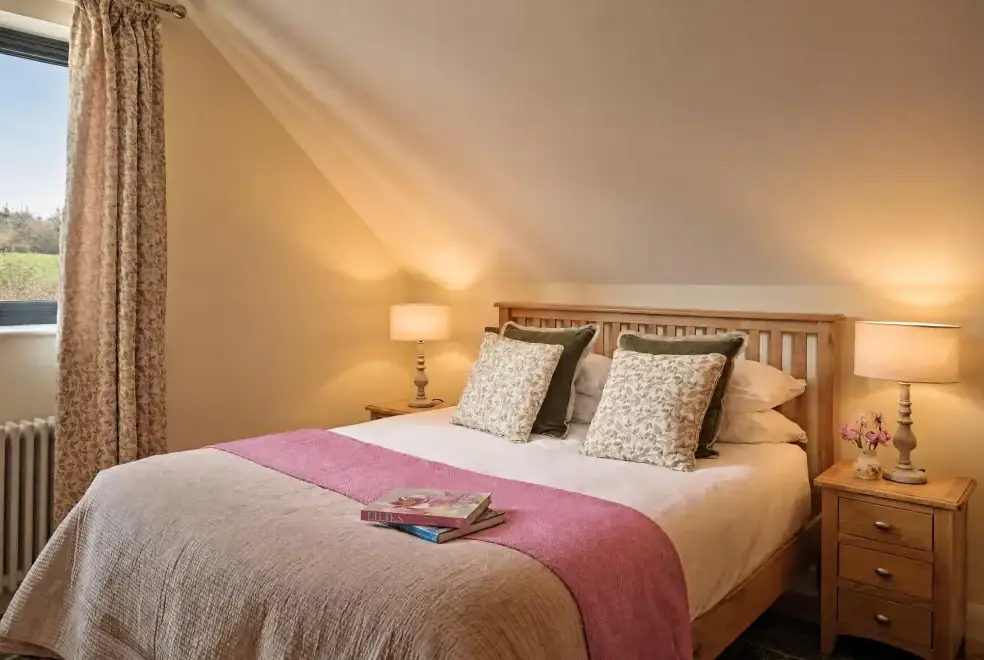 King-size bedroom at Meadow View