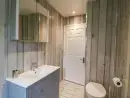 Ensuite bathroom at Meadowbank Lodge - thumbnail photo