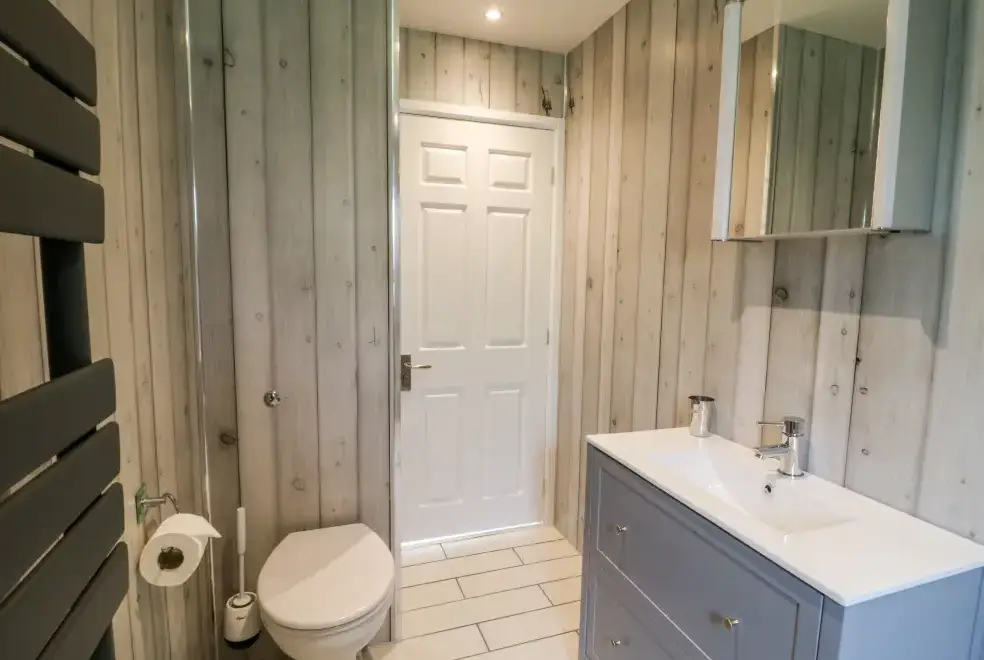 Shower room at Meadowbank Lodge